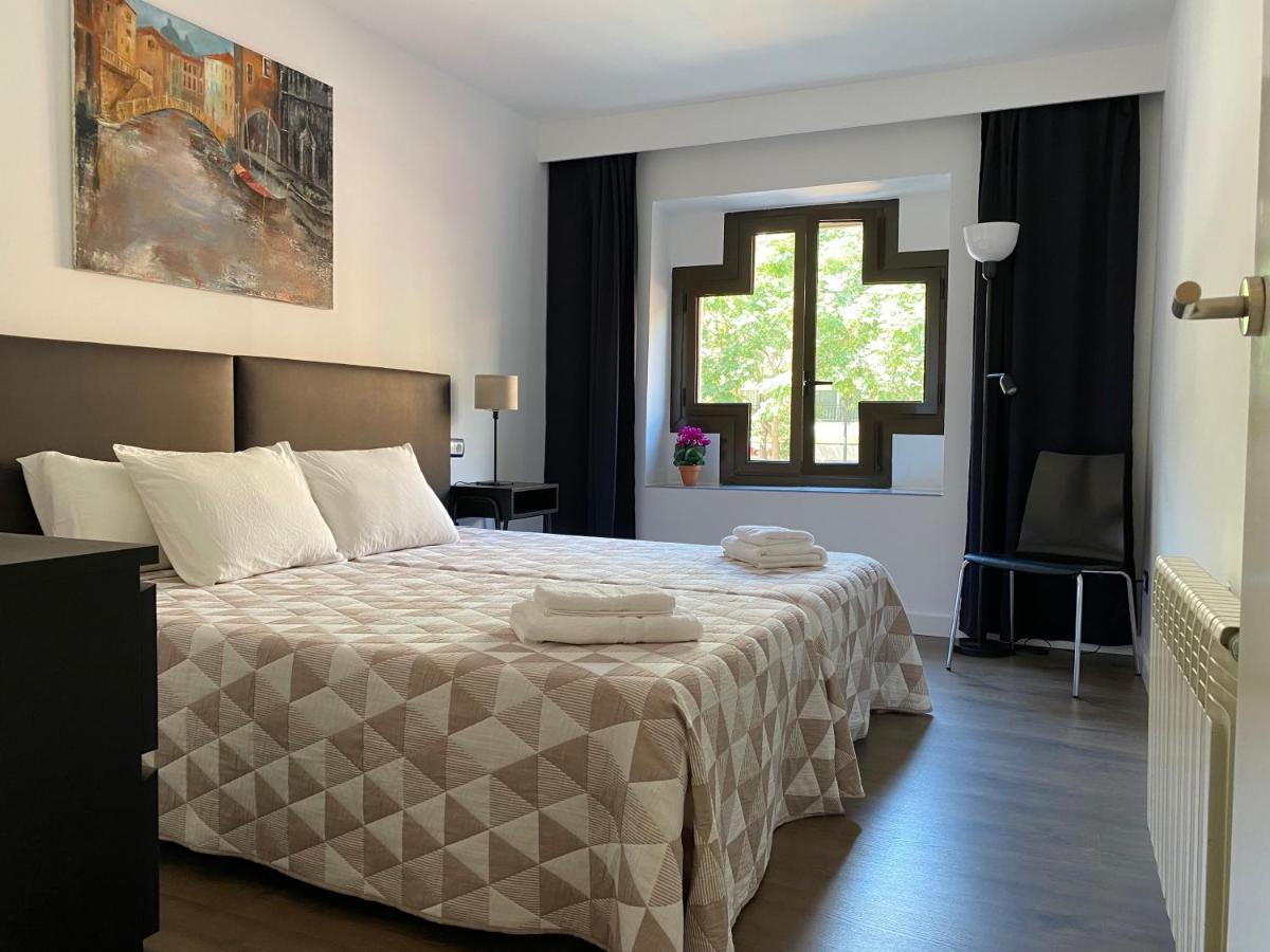 Lc Apartamentos Cesar Augusto 萨拉戈萨 外观 照片