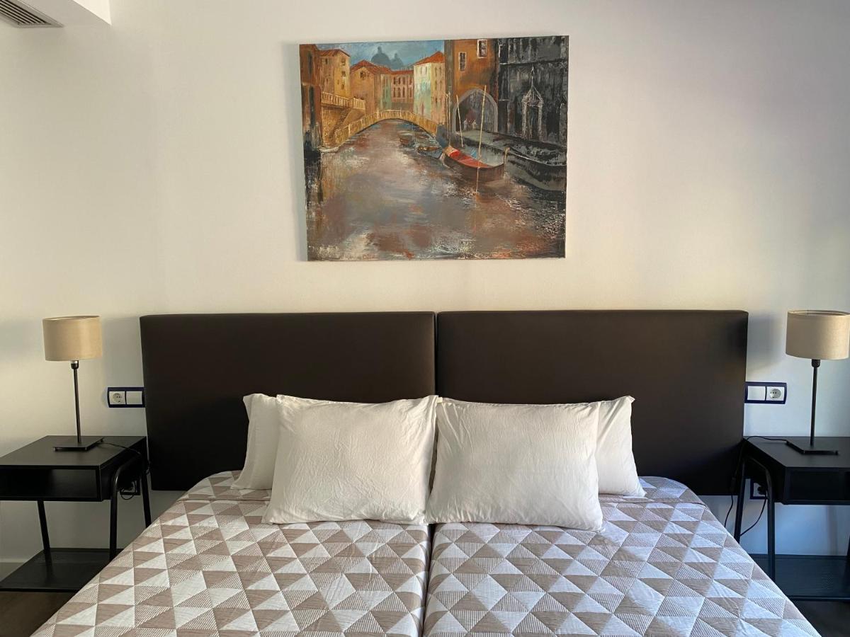 Lc Apartamentos Cesar Augusto 萨拉戈萨 外观 照片