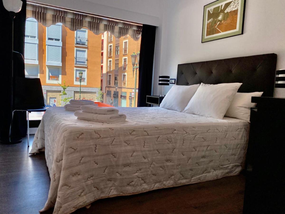 Lc Apartamentos Cesar Augusto 萨拉戈萨 外观 照片